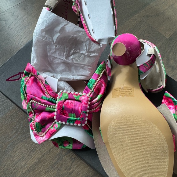 NIB Betsey Johnson Denly Fuchsia Floral Bow Heels 8.5 - Picture 2 of 6